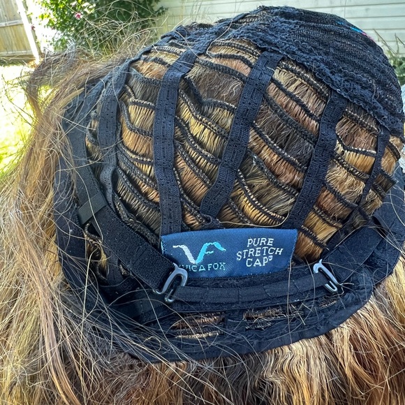 Vivica A. Fox 100% Modacrylic Wig - Picture 10 of 11